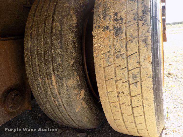 image for item DE1170 2006 Neville drop deck equipment trailer