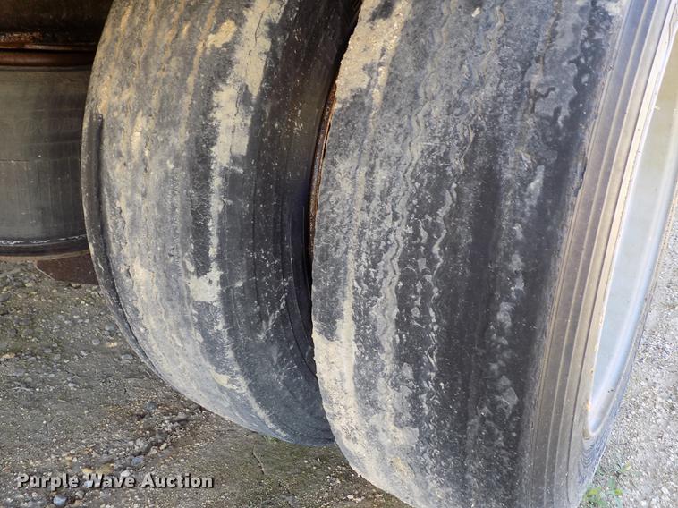 image for item DE1170 2006 Neville drop deck equipment trailer