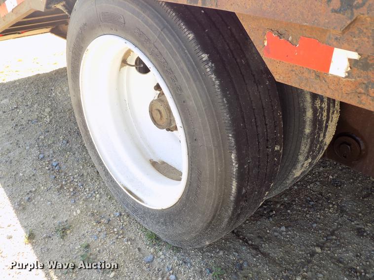 image for item DE1170 2006 Neville drop deck equipment trailer