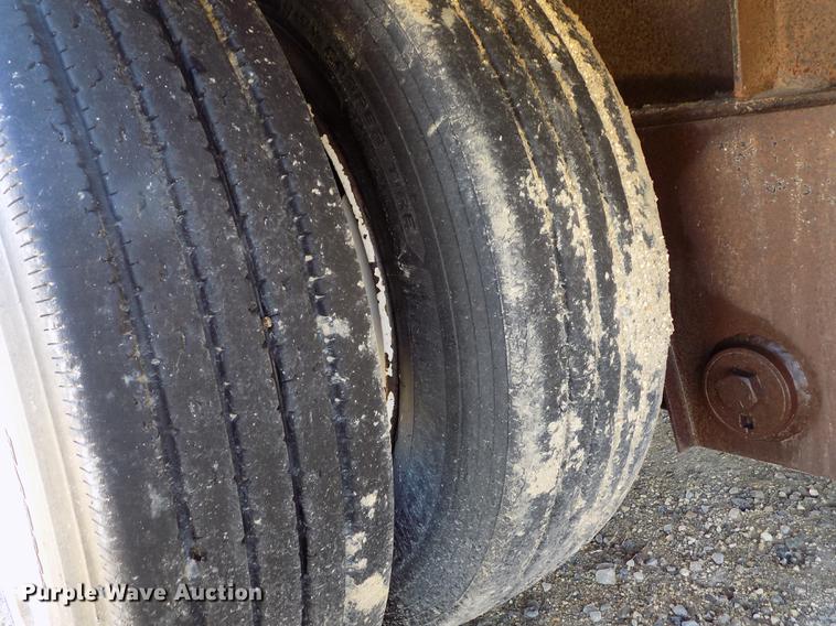 image for item DE1170 2006 Neville drop deck equipment trailer