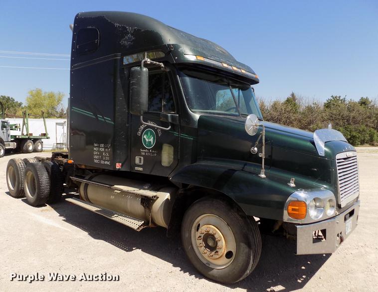 image for item DE1178 1999 Freightliner Century Class semi truck
