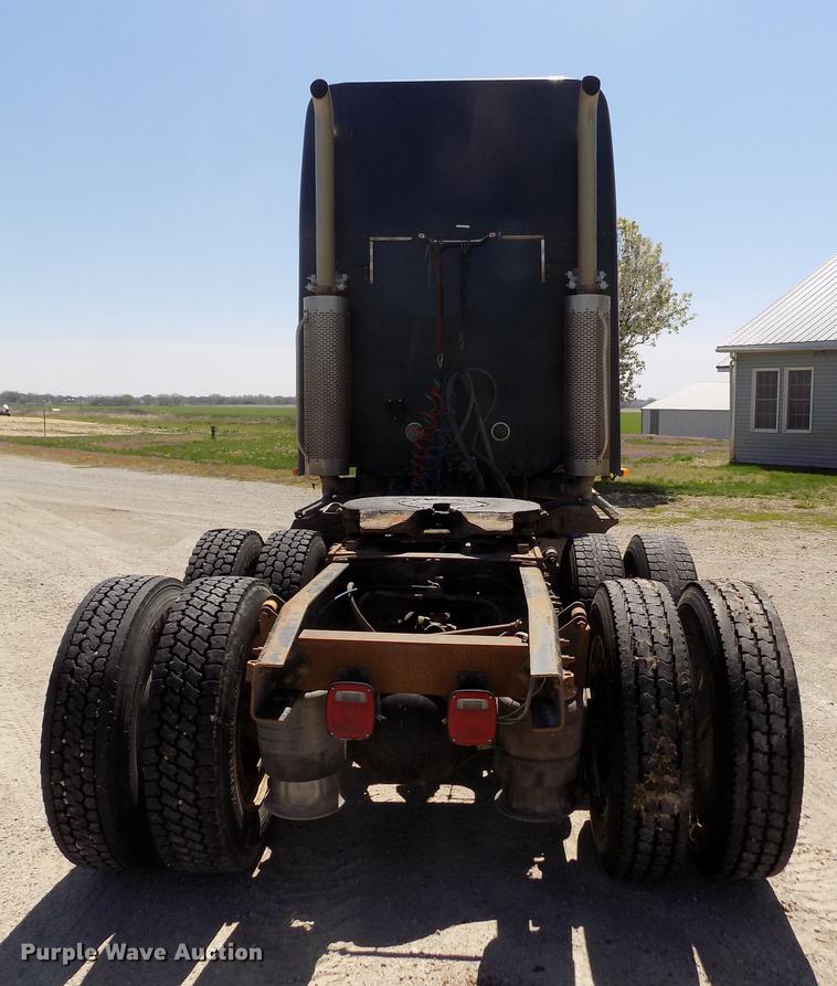 image for item DE1178 1999 Freightliner Century Class semi truck