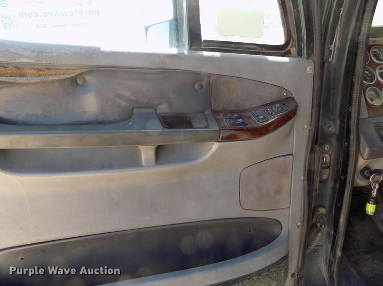 image for item DE1178 1999 Freightliner Century Class semi truck