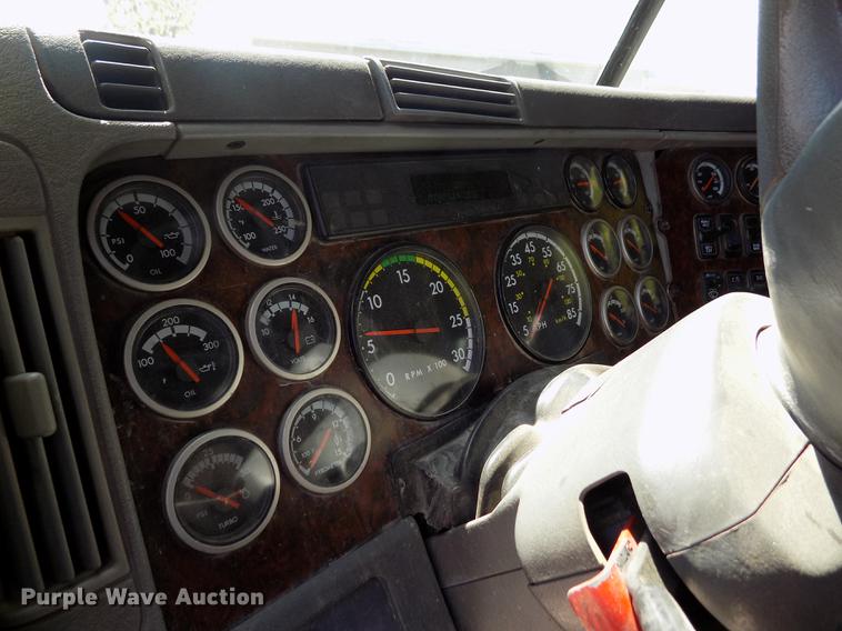 image for item DE1178 1999 Freightliner Century Class semi truck