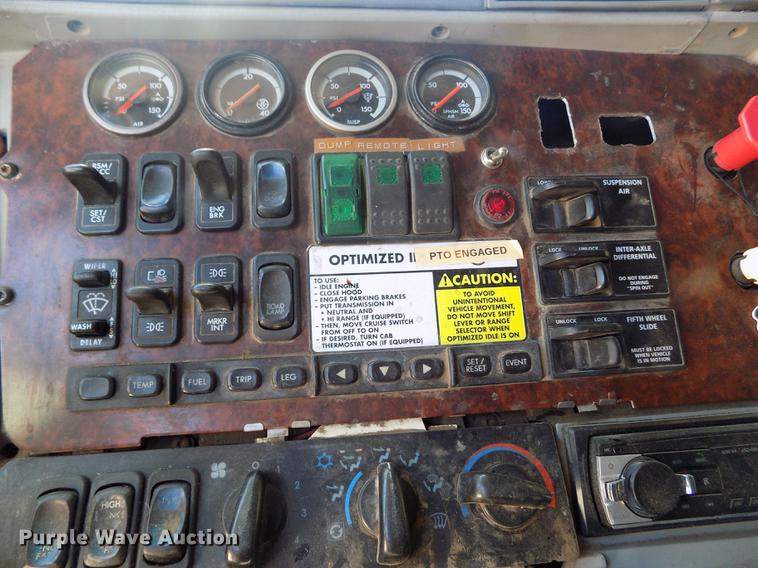 image for item DE1178 1999 Freightliner Century Class semi truck