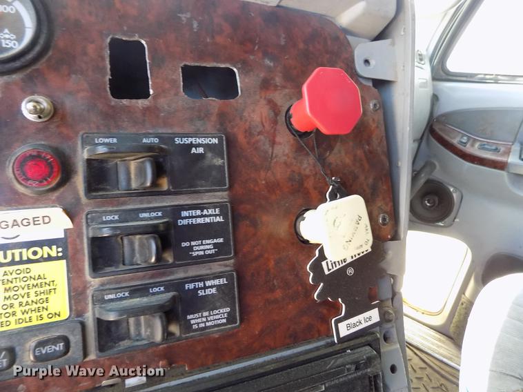 image for item DE1178 1999 Freightliner Century Class semi truck