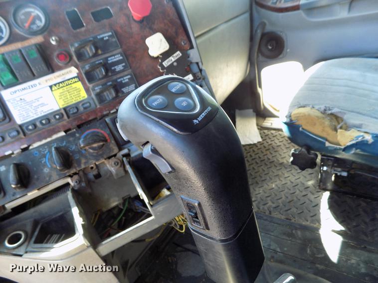 image for item DE1178 1999 Freightliner Century Class semi truck