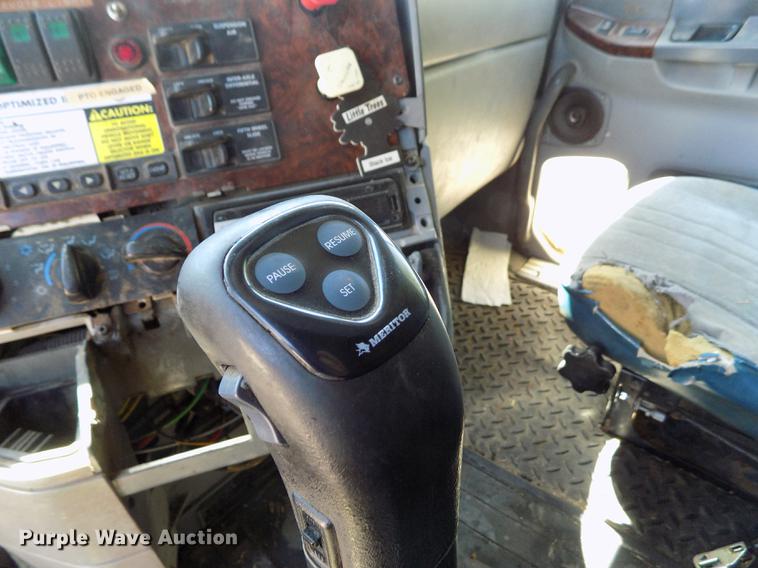 image for item DE1178 1999 Freightliner Century Class semi truck