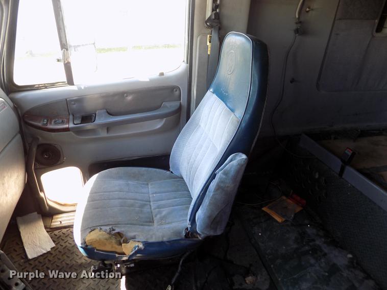 image for item DE1178 1999 Freightliner Century Class semi truck