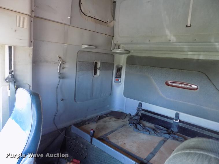 image for item DE1178 1999 Freightliner Century Class semi truck