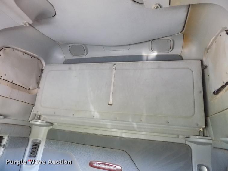 image for item DE1178 1999 Freightliner Century Class semi truck