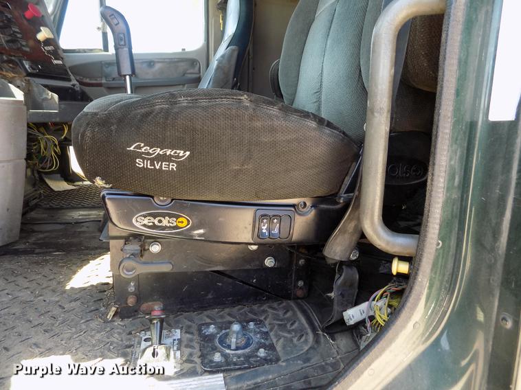 image for item DE1178 1999 Freightliner Century Class semi truck