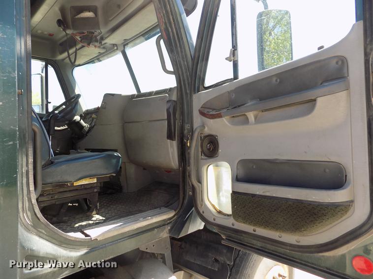 image for item DE1178 1999 Freightliner Century Class semi truck