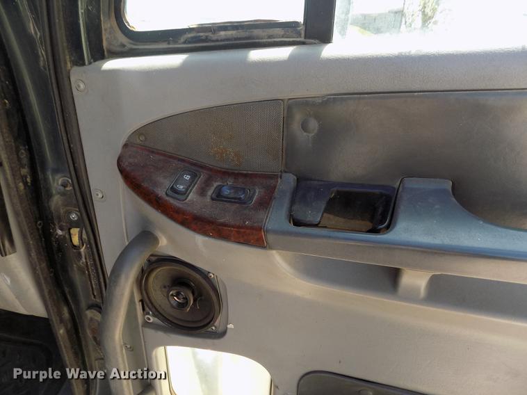 image for item DE1178 1999 Freightliner Century Class semi truck