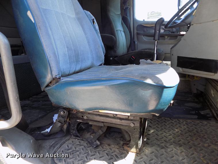 image for item DE1178 1999 Freightliner Century Class semi truck