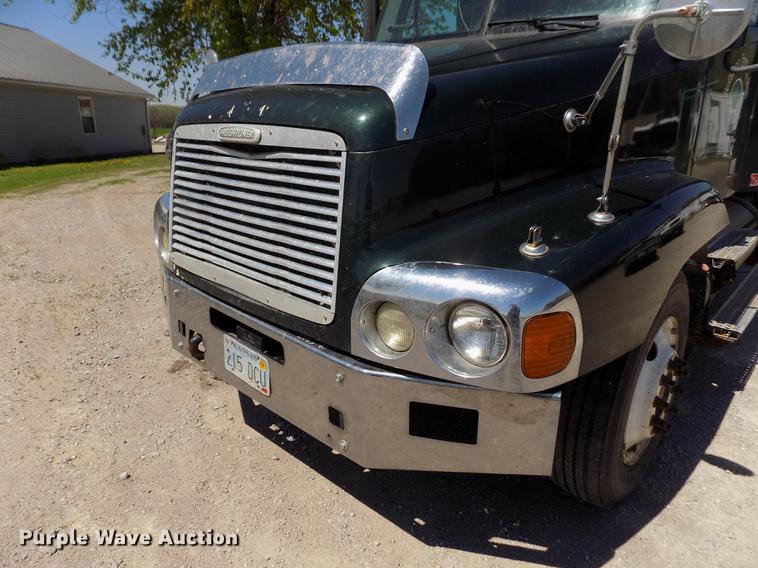 image for item DE1178 1999 Freightliner Century Class semi truck