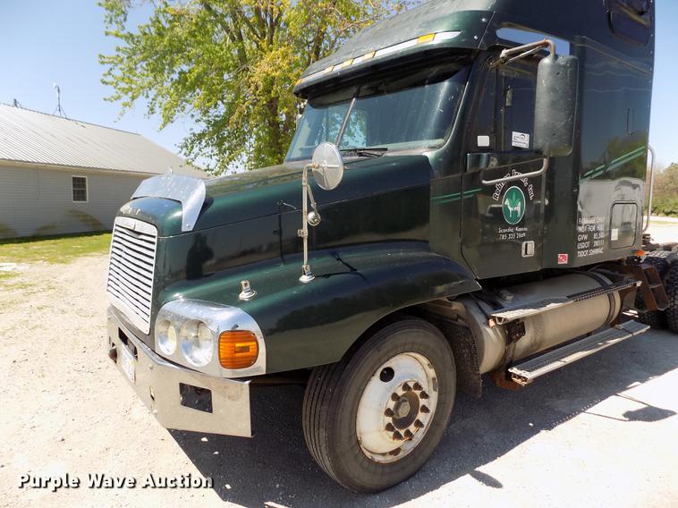 image for item DE1178 1999 Freightliner Century Class semi truck