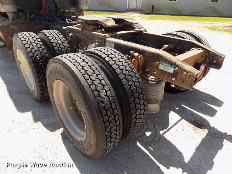 image for item DE1178 1999 Freightliner Century Class semi truck