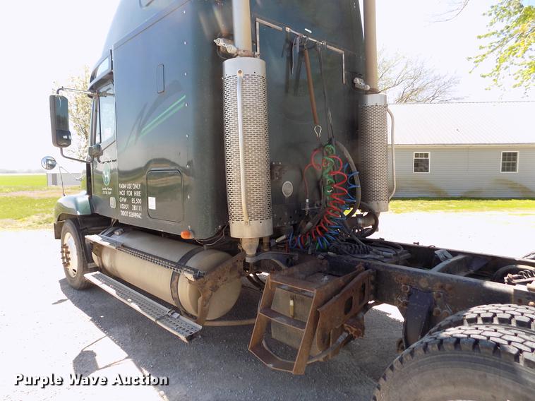 image for item DE1178 1999 Freightliner Century Class semi truck