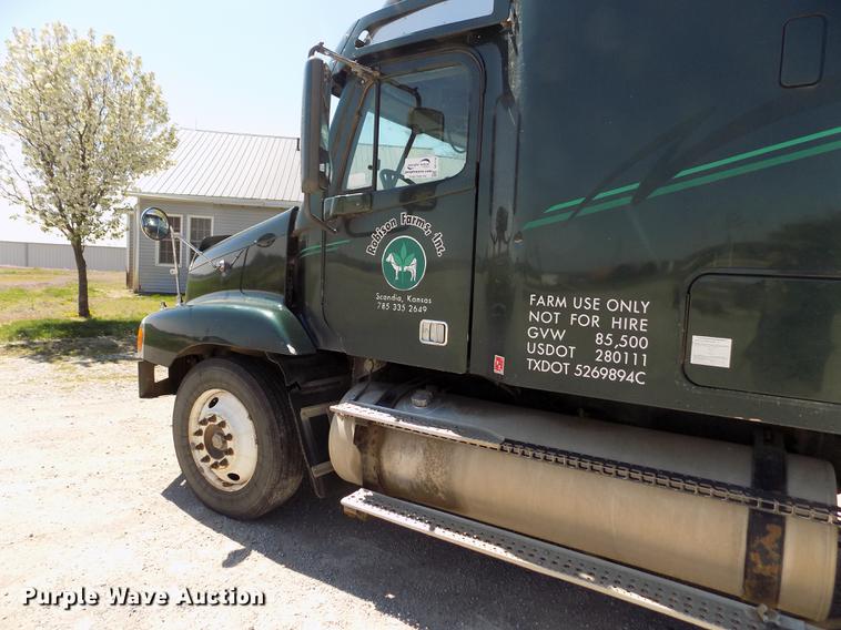 image for item DE1178 1999 Freightliner Century Class semi truck