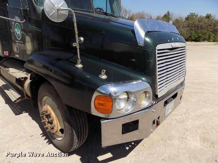 image for item DE1178 1999 Freightliner Century Class semi truck