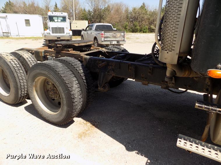 image for item DE1178 1999 Freightliner Century Class semi truck