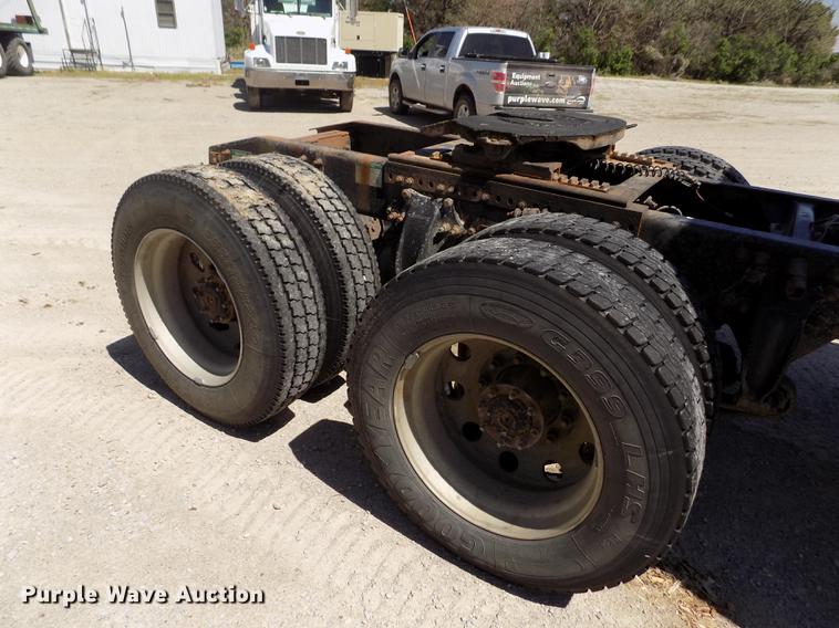 image for item DE1178 1999 Freightliner Century Class semi truck