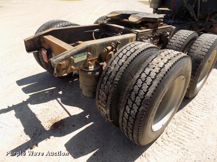 image for item DE1178 1999 Freightliner Century Class semi truck