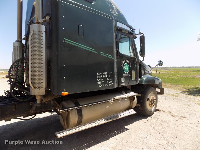 image for item DE1178 1999 Freightliner Century Class semi truck