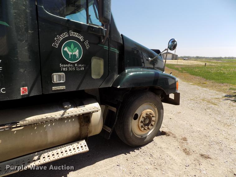 image for item DE1178 1999 Freightliner Century Class semi truck