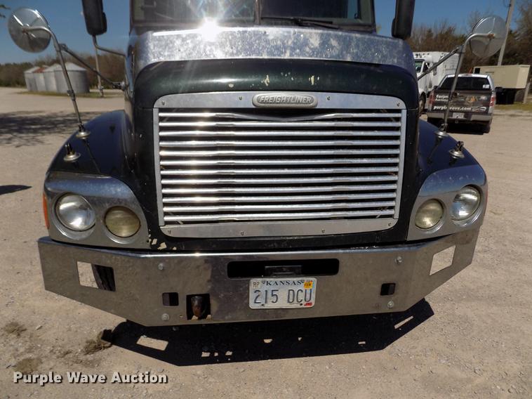 image for item DE1178 1999 Freightliner Century Class semi truck