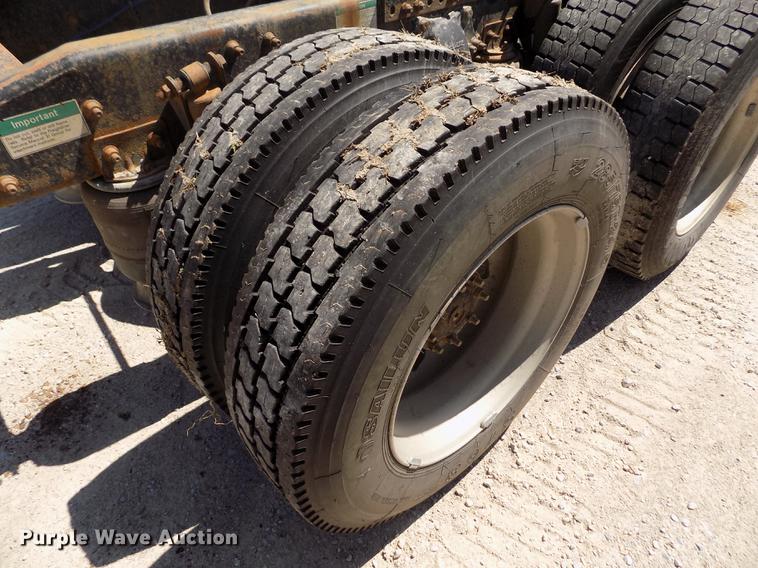 image for item DE1178 1999 Freightliner Century Class semi truck