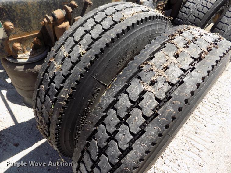 image for item DE1178 1999 Freightliner Century Class semi truck