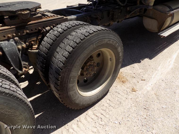 image for item DE1178 1999 Freightliner Century Class semi truck