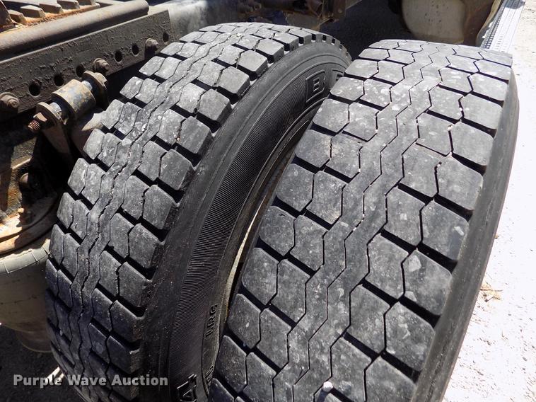 image for item DE1178 1999 Freightliner Century Class semi truck