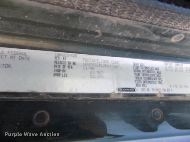 image for item DE1178 1999 Freightliner Century Class semi truck