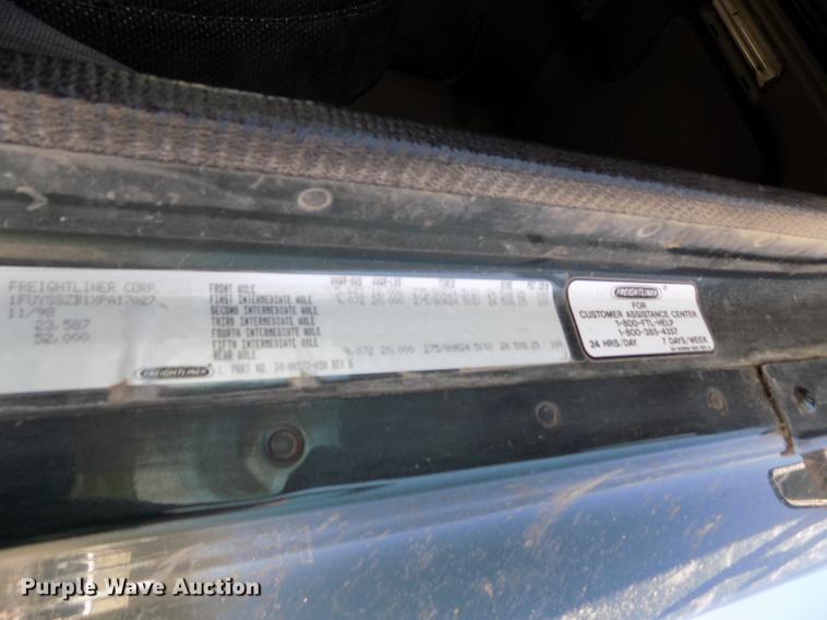 image for item DE1178 1999 Freightliner Century Class semi truck