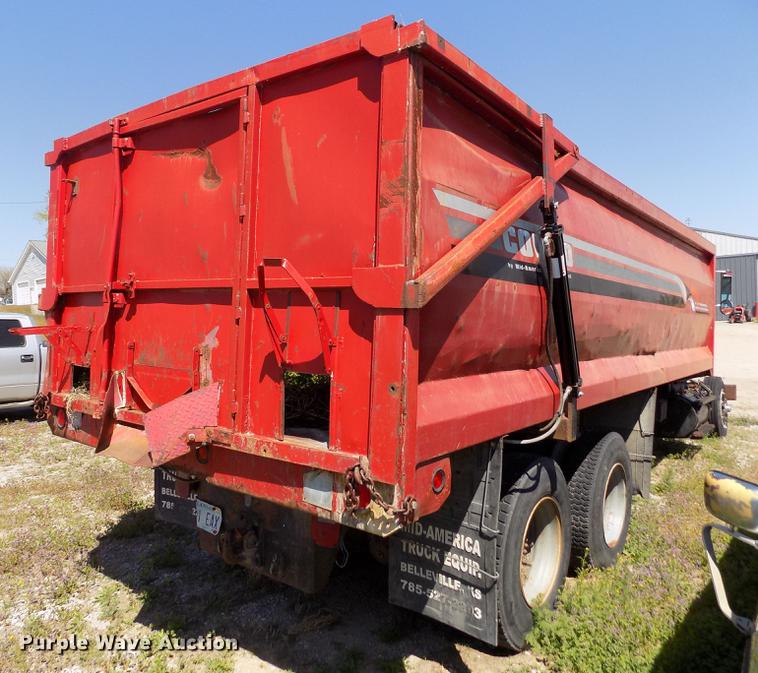 image for item DE1182 1990 Ford L8000 grain truck