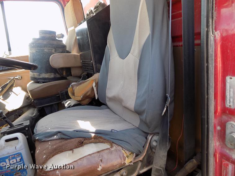 image for item DE1182 1990 Ford L8000 grain truck