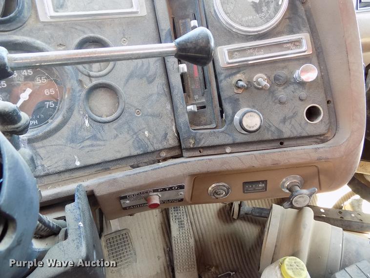 image for item DE1182 1990 Ford L8000 grain truck