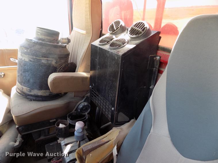 image for item DE1182 1990 Ford L8000 grain truck