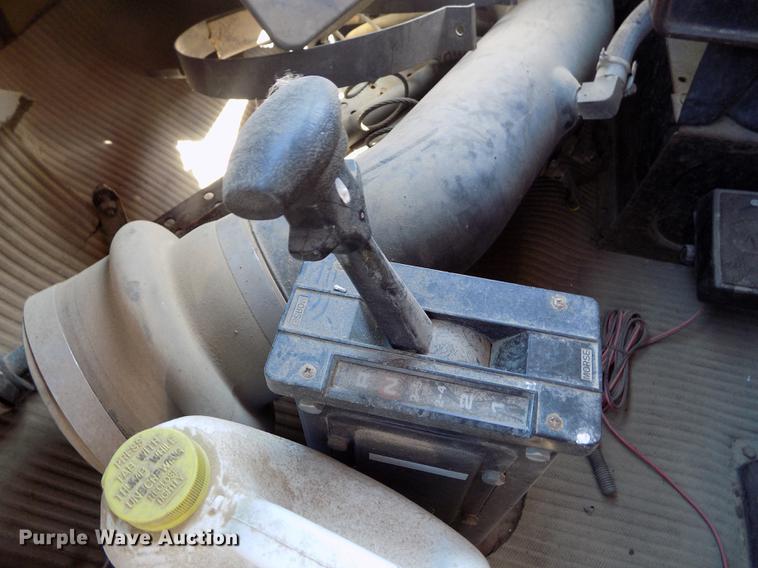 image for item DE1182 1990 Ford L8000 grain truck