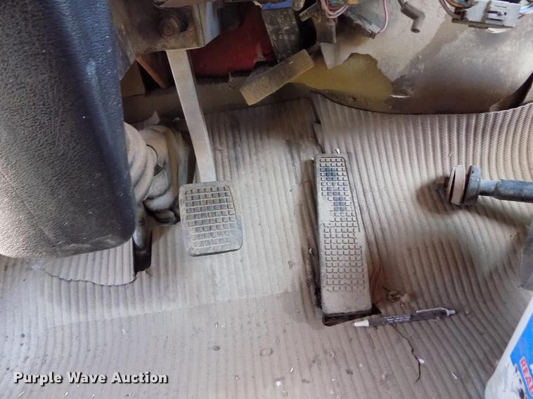 image for item DE1182 1990 Ford L8000 grain truck