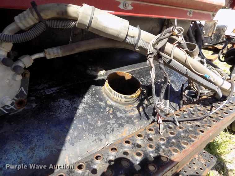 image for item DE1182 1990 Ford L8000 grain truck