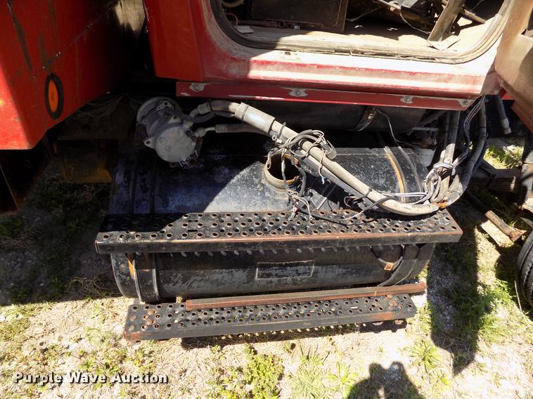 image for item DE1182 1990 Ford L8000 grain truck