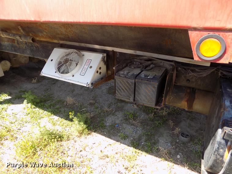 image for item DE1182 1990 Ford L8000 grain truck