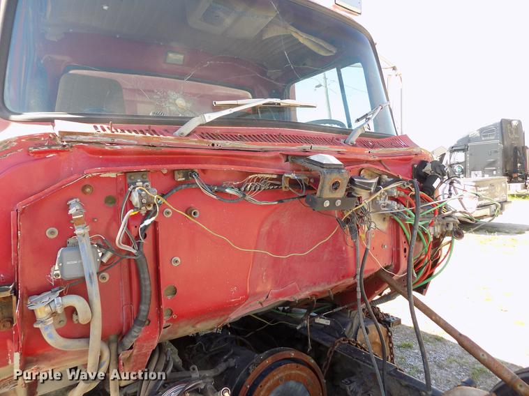 image for item DE1182 1990 Ford L8000 grain truck