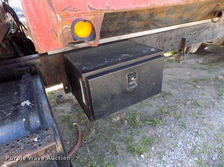 image for item DE1182 1990 Ford L8000 grain truck