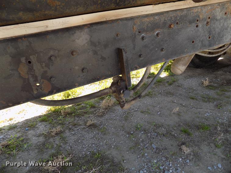 image for item DE1182 1990 Ford L8000 grain truck