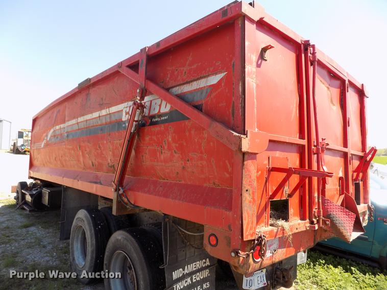 image for item DE1182 1990 Ford L8000 grain truck